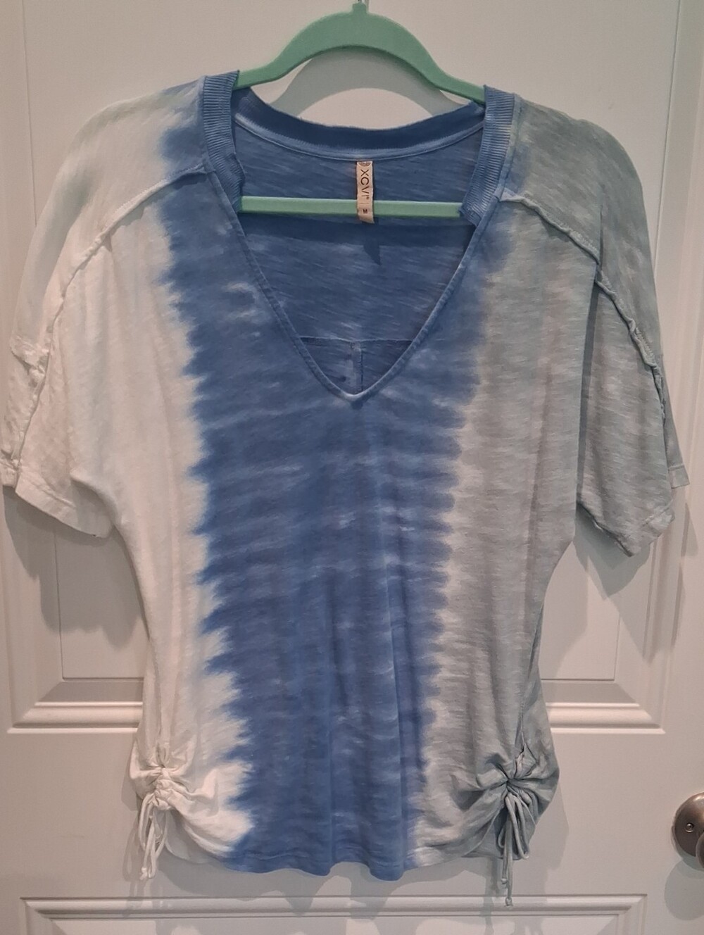 NWOT--XCVI SIWA JERSEY SPLIT-COLLAR V-NECK TEE IN AERIAL WASH COASTLINE